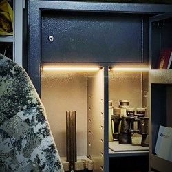 Lue, LED lampe til våbenskab - Køb hos Lundemøllen